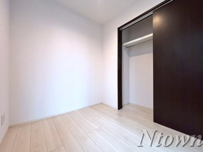 【洋室】 | GRANDTIC KRS II | 広々とした洋室です