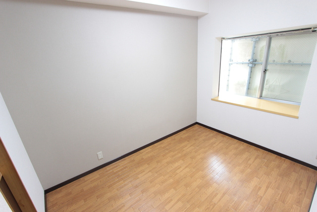 ほら貝ビレッジの寝室|北側の洋室です。