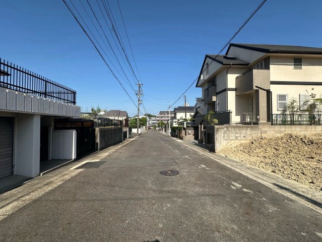 名東区藤森2丁目土地 B区画の前面道路含む現地写真|北側前面道路幅員約8.0ｍ