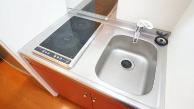 【キッチン】 | レオパレス陶器 | コンパクトなキッチンで掃除もラクラク。