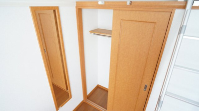 【収納】 | レオパレス陶器 | 広々としたクローゼットで収納力あります。