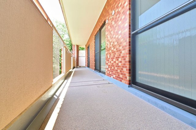 【バルコニー】 | ライオンズマンション長丘ガーデン弐番館 | 南向きのバルコニーは陽当り良好で、たっぷりのお洗濯物もよく乾きます