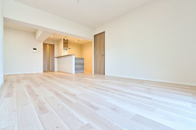 【居間・リビング】 | ライオンズマンション長丘ガーデン弐番館 | 20帖超えの広々としたLDKはオープンなカウンターキッチンで空間に広がりがあります