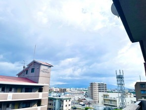 【展望】 | 7階のお部屋なので開放的な眺望を楽しめます。もちろん日当たりも良いのでお洗濯物もよく乾きます