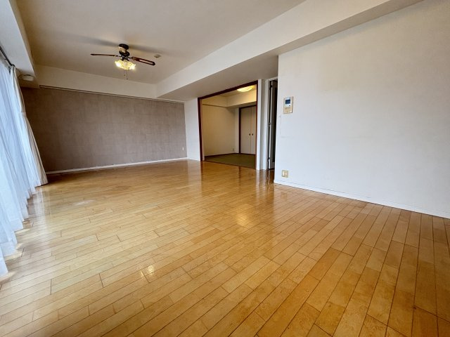 リビングには新築時にエコカラット施工