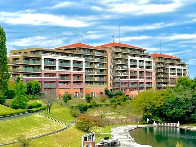 長池公園隣接の環境の良いお住まいです。