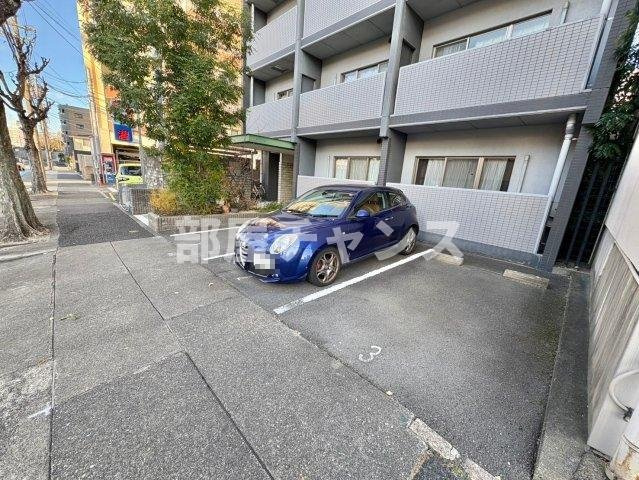 サクシードMt・1金山の駐車場