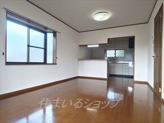 広島市安佐北区深川１丁目のテラスの居間・リビング