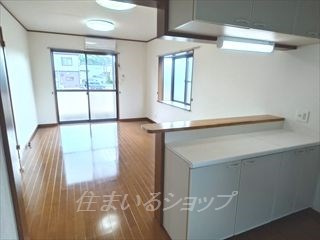 広島市安佐北区深川１丁目のテラスの居間・リビング