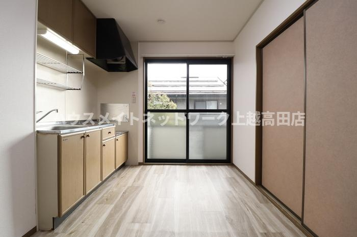 ロイヤルガーデン子安 Ａの居間・リビング|ＤＫ