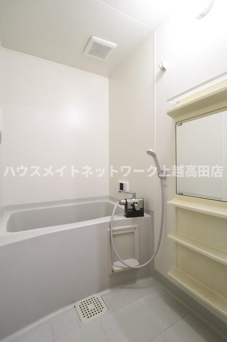 ロイヤルガーデン子安 Ａの浴室|追焚機能付