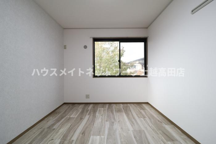 ロイヤルガーデン子安 Ａの内装|洋室