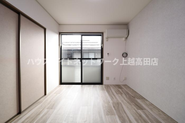 ロイヤルガーデン子安 Ａの洋室|DK隣洋室