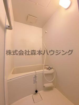 【浴室】 | 　レジデンス東門真 | ※同タイプ別室の写真となります。
　イメージとしてご覧ください。
　設備内容など相違がある場合あくまで現状優先となります。