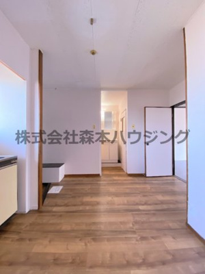 【居間・リビング】 | 　レジデンス東門真 | ※同タイプ別室の写真となります。
　イメージとしてご覧ください。
　設備内容など相違がある場合あくまで現状優先となります。