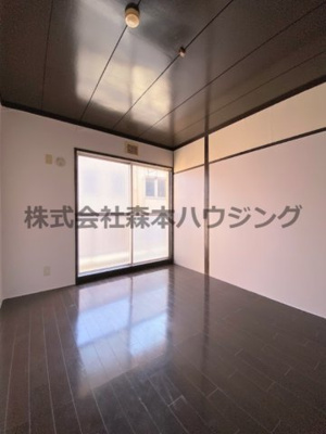 【洋室】 | 　レジデンス東門真 | ※同タイプ別室の写真となります。
　イメージとしてご覧ください。
　設備内容など相違がある場合あくまで現状優先となります。