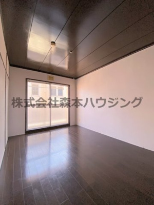 【洋室】 | 　レジデンス東門真 | ※同タイプ別室の写真となります。
　イメージとしてご覧ください。
　設備内容など相違がある場合あくまで現状優先となります。