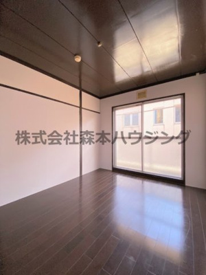 【洋室】 | 　レジデンス東門真 | ※同タイプ別室の写真となります。
　イメージとしてご覧ください。
　設備内容など相違がある場合あくまで現状優先となります。