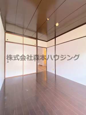 【洋室】 | 　レジデンス東門真 | ※同タイプ別室の写真となります。
　イメージとしてご覧ください。
　設備内容など相違がある場合あくまで現状優先となります。