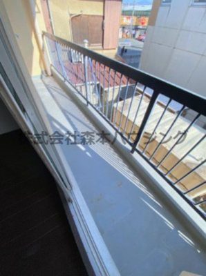 【バルコニー】 | 　レジデンス東門真 | ※同タイプ別室の写真となります。
　イメージとしてご覧ください。
　設備内容など相違がある場合あくまで現状優先となります。