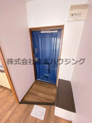 【玄関】 | 　レジデンス東門真 | ※同タイプ別室の写真となります。
　イメージとしてご覧ください。
　設備内容など相違がある場合あくまで現状優先となります。