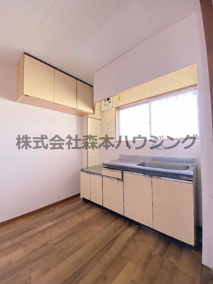 【キッチン】 | 　レジデンス東門真 | ※同タイプ別室の写真となります。
　イメージとしてご覧ください。
　設備内容など相違がある場合あくまで現状優先となります。