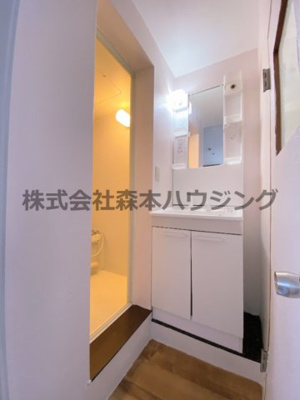 【洗面所】 | 　レジデンス東門真 | ※同タイプ別室の写真となります。
　イメージとしてご覧ください。
　設備内容など相違がある場合あくまで現状優先となります。