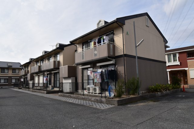 姫路市辻井８丁目のアパートの外観