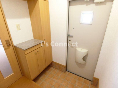 【玄関】 | インノバーレⅡ | 背の高い下駄箱で靴も収納できます。