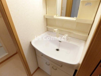 【洗面所】 | インノバーレⅡ | 朝の支度もスムーズな独立洗面台。