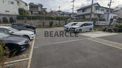 【駐車場】 | ヴェール桃山 | 駐車場があるので、車を買う予定の方も安心です
