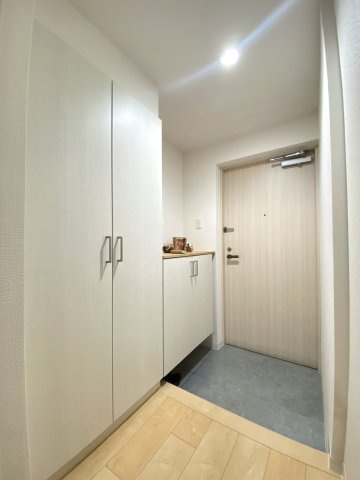 アルファコートⅨ・行啓通りの玄関