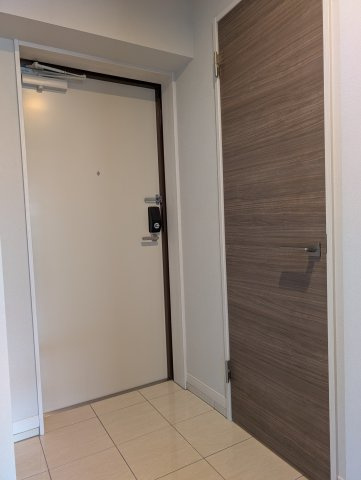 MODERN ASPIRATION平尾駅前の玄関