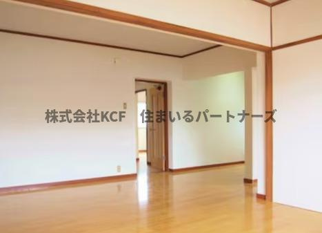 エスペランクレール長門石の内装|明るい室内です