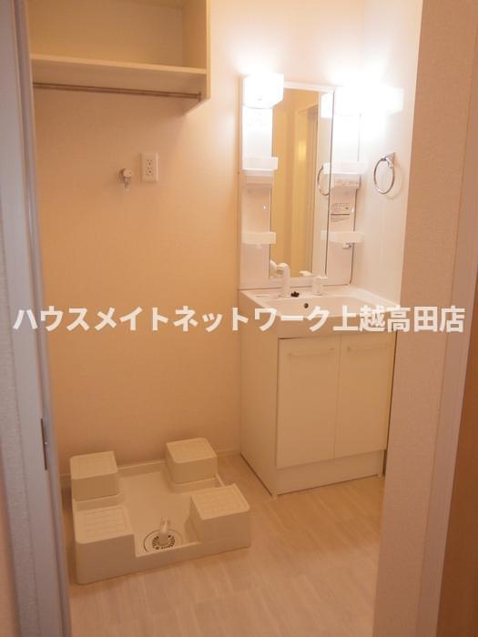 グランベルデの洗面所|洗髪洗面化粧台・洗濯機置場
