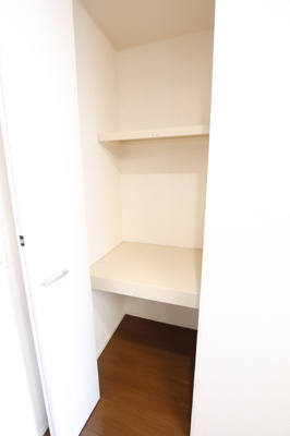 キッチン横　収納