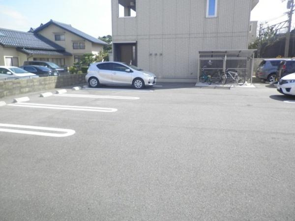 チェリー　ブランカの駐車場