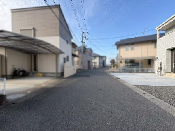 岩出市川尻　新築戸建の前面道路含む現地写真