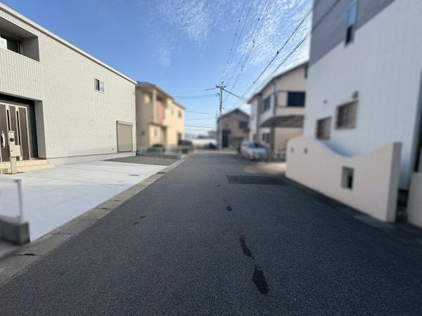 岩出市川尻　新築戸建の前面道路含む現地写真