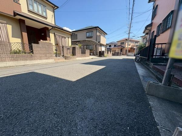 和歌山市梅原　中古戸建の前面道路含む現地写真