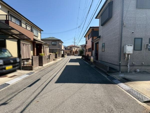 和歌山市梅原　中古戸建の前面道路含む現地写真