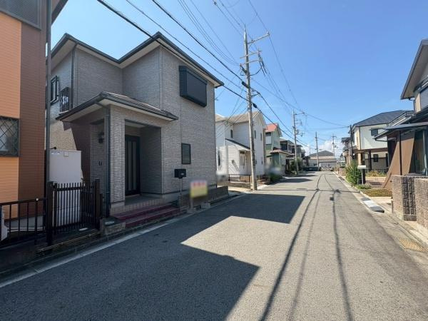 和歌山市梅原　中古戸建の前面道路含む現地写真