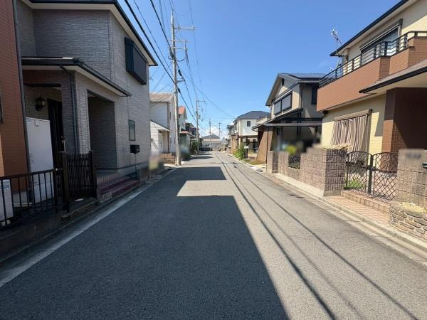和歌山市梅原　中古戸建の前面道路含む現地写真