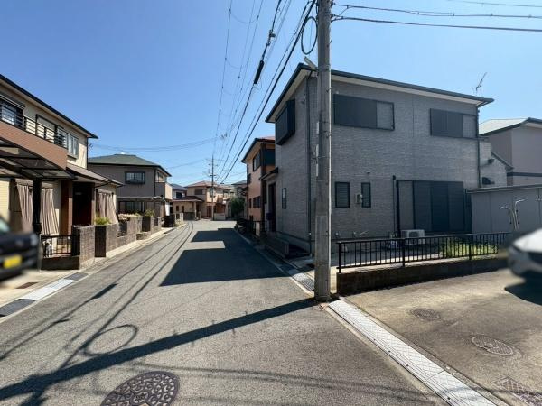 和歌山市梅原　中古戸建の前面道路含む現地写真