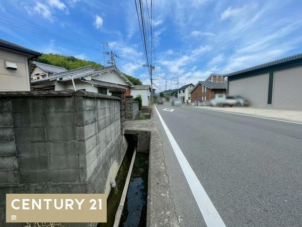 和歌山市平尾　中古戸建の前面道路含む現地写真