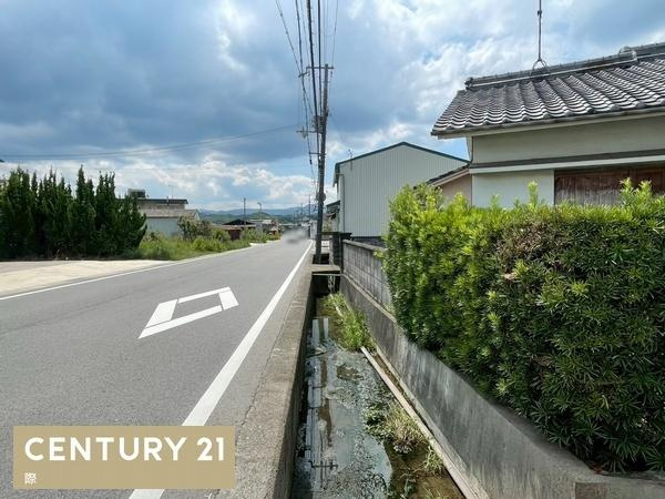 和歌山市平尾　中古戸建の前面道路含む現地写真