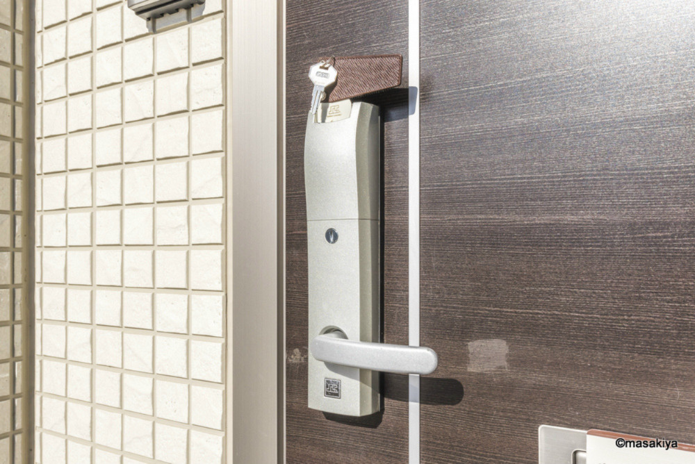 プライマリーコートのエントランス|玄関　カードキー