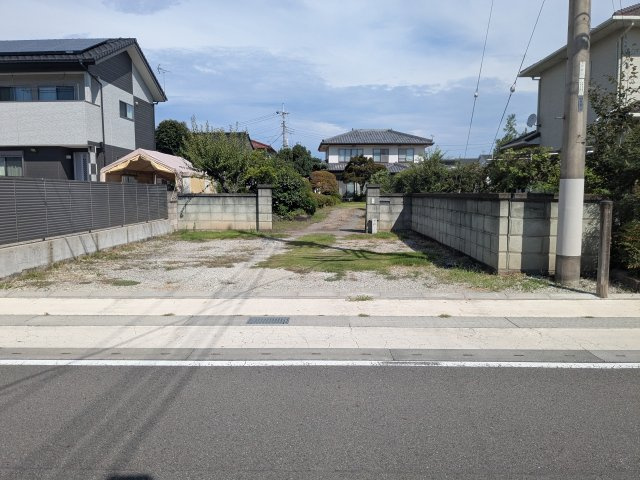 中古戸建　安中市原市の駐車場|すてきなエントランス
