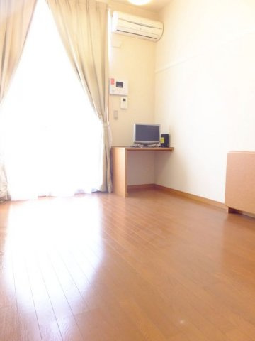 レオパレス昴５５５Ｆの居間・リビング|1Ｆフローリング