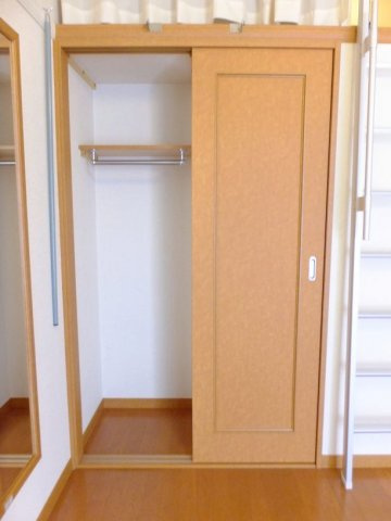 レオパレス昴５５５Ｆの内装|クローゼット